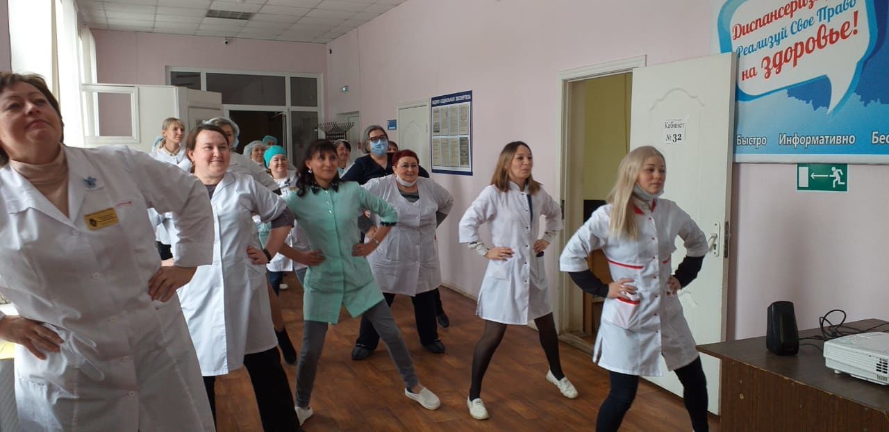 Медики Агрыза поддержали Всероссийскую акцию "Будь здоров!"