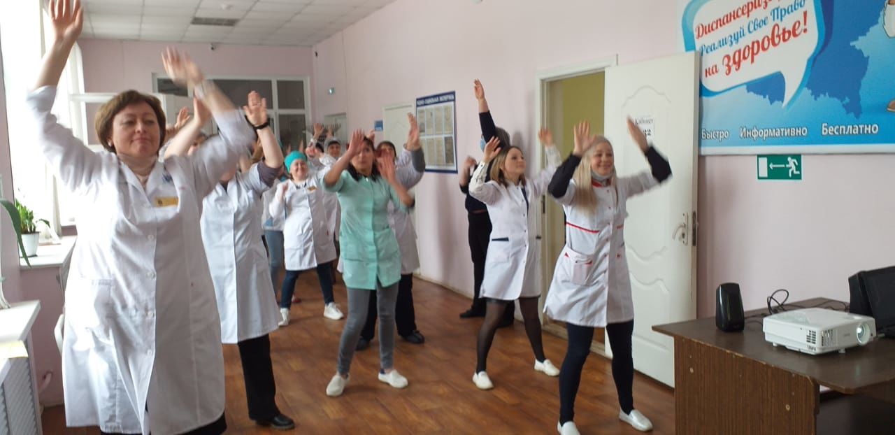 Медики Агрыза поддержали Всероссийскую акцию "Будь здоров!"