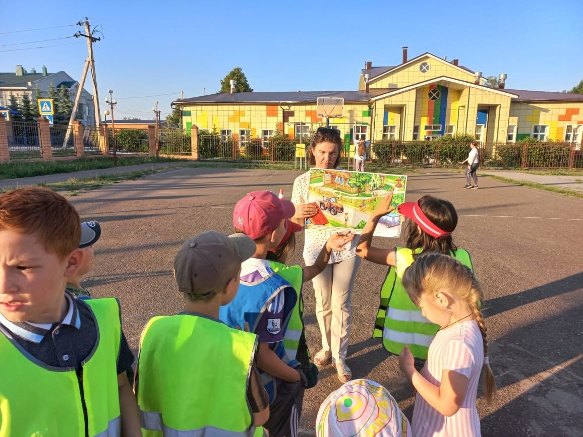 В Агрызе прошла акция "Дети - участники дорожного движения"
