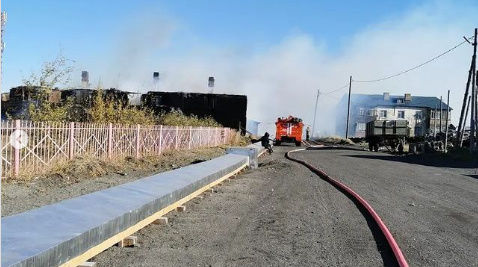 В селе горят пять домов - жителей эвакуировали