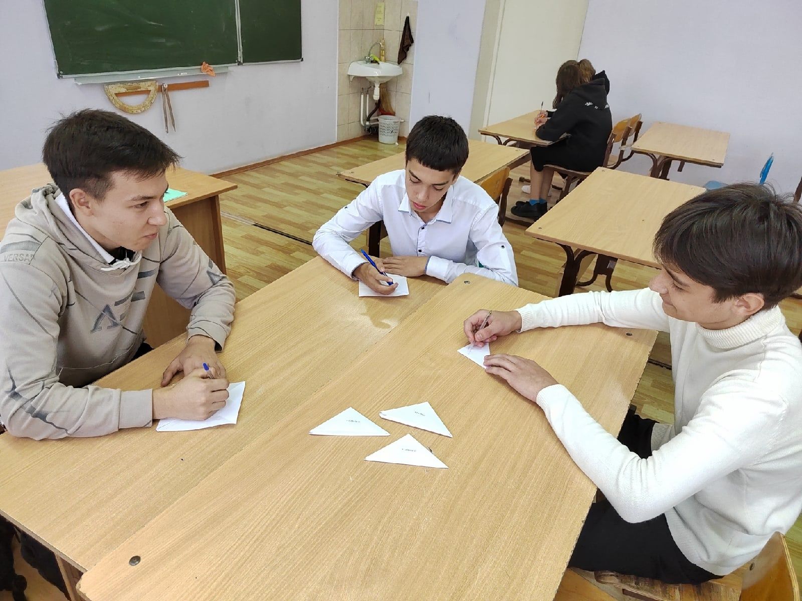 Школьники Агрызского района пишут письма российским солдатам