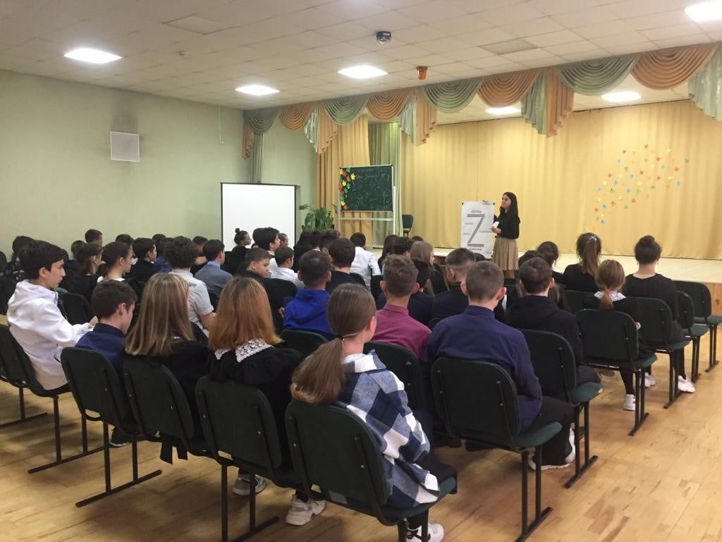 Школьники Агрызского района пишут письма российским солдатам