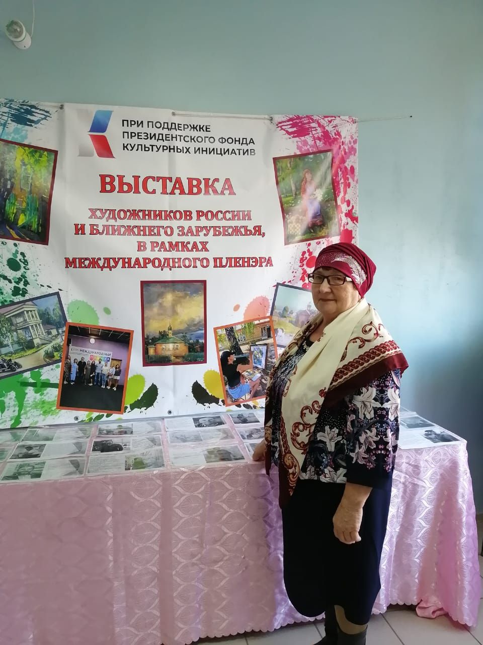 Жителям Исенбаево представили выставку картин известных художников