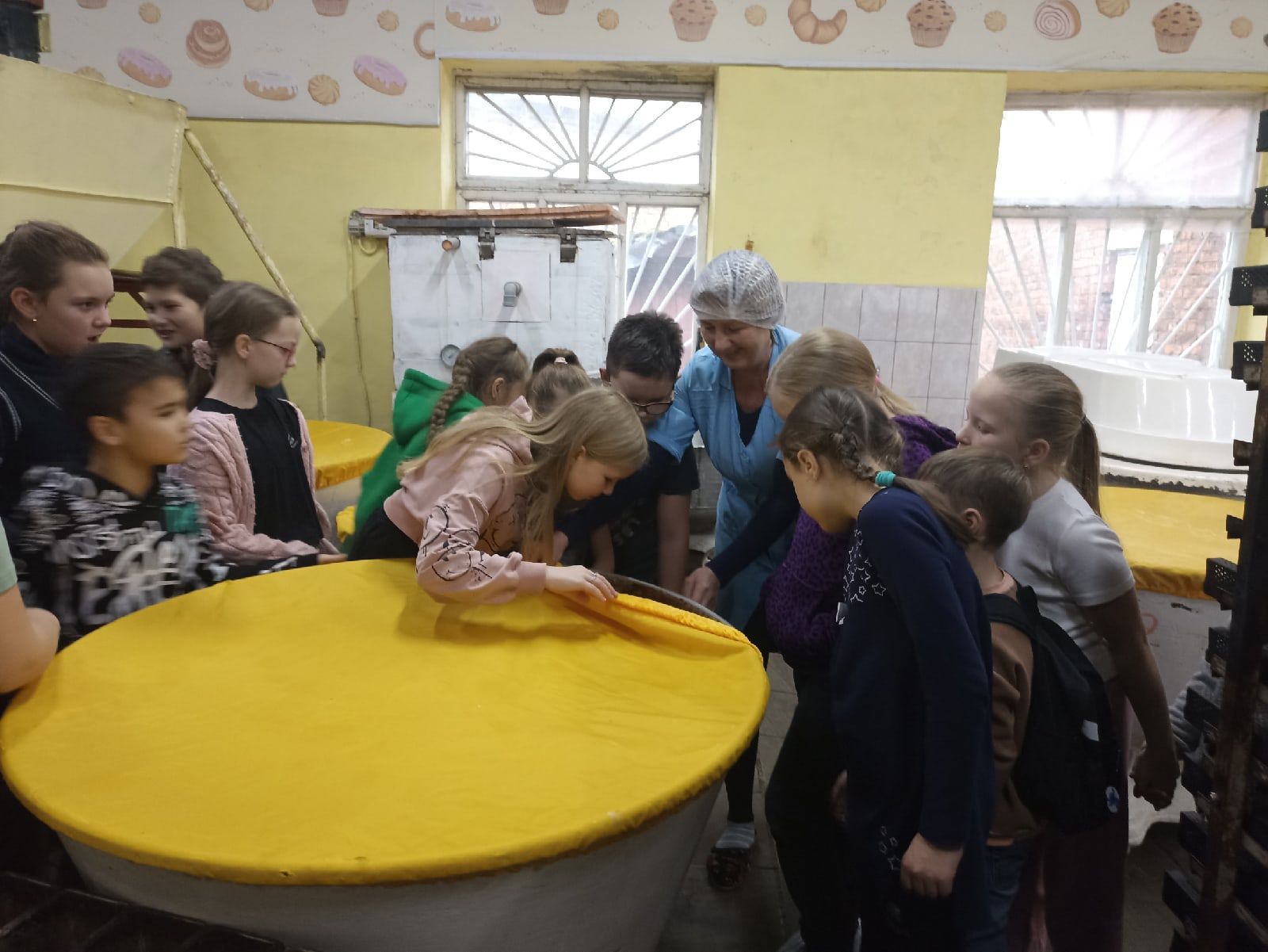 Школьники Агрыза побывали в цехе по производству хлеба