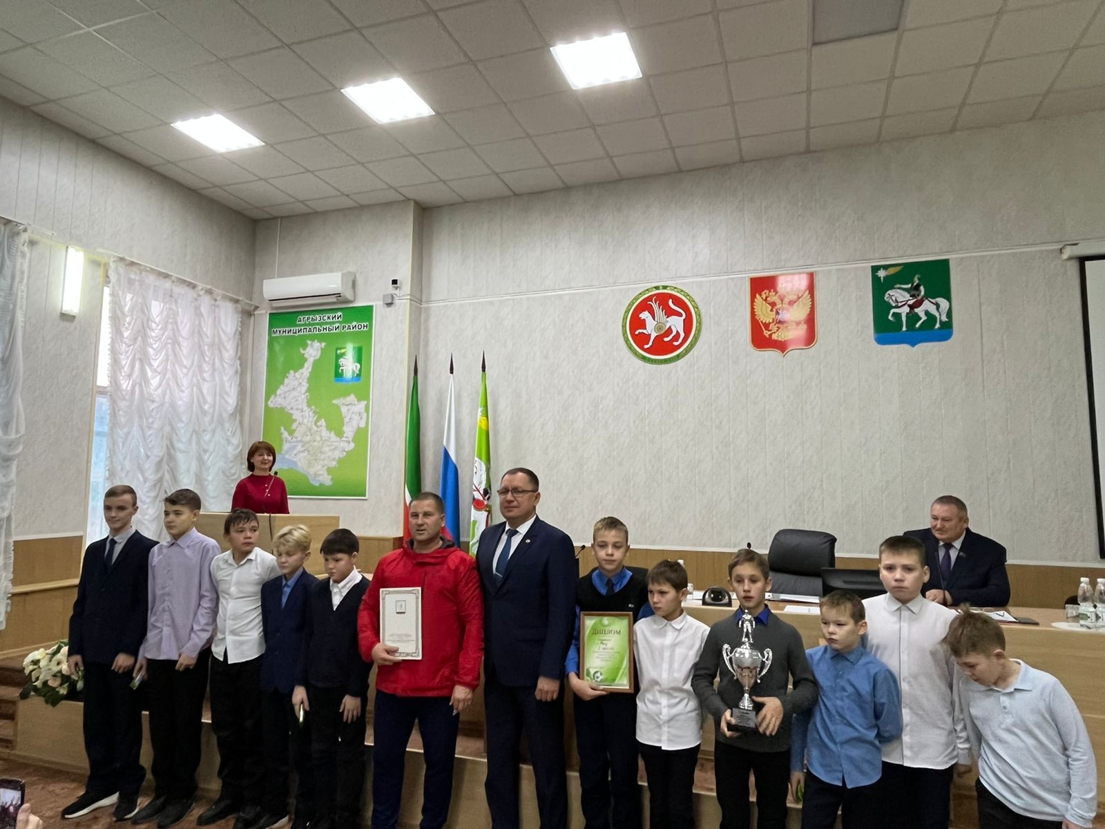 Глава района наградил юных футболистов Агрыза