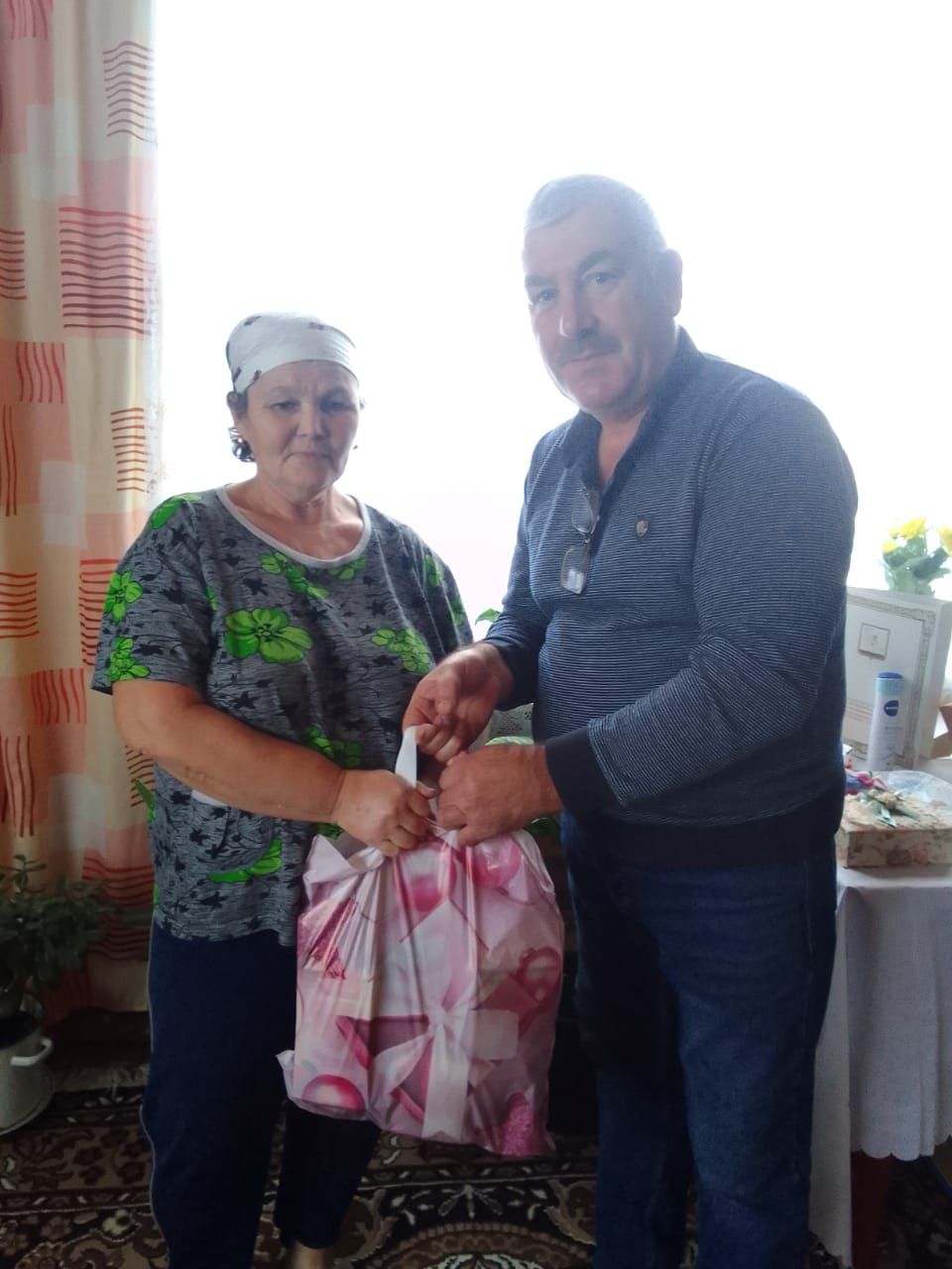 Матерям мобилизованных и участников СВО в Агрызском районе вручили подарки