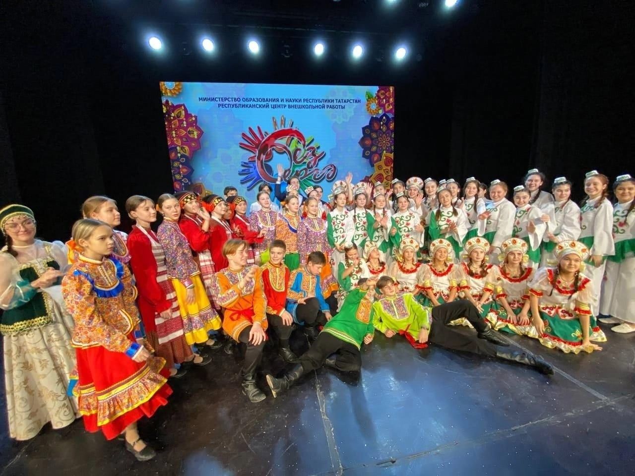 Образцовый ансамбль «Росинки» удостоен благодарности Министерства образования и науки РТ
