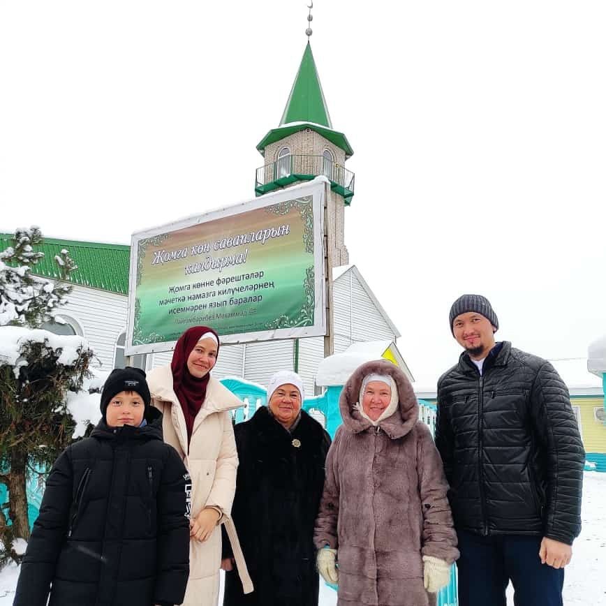 Фаузия Байрамова посетила пятничную проповедь в мечети «Нур»