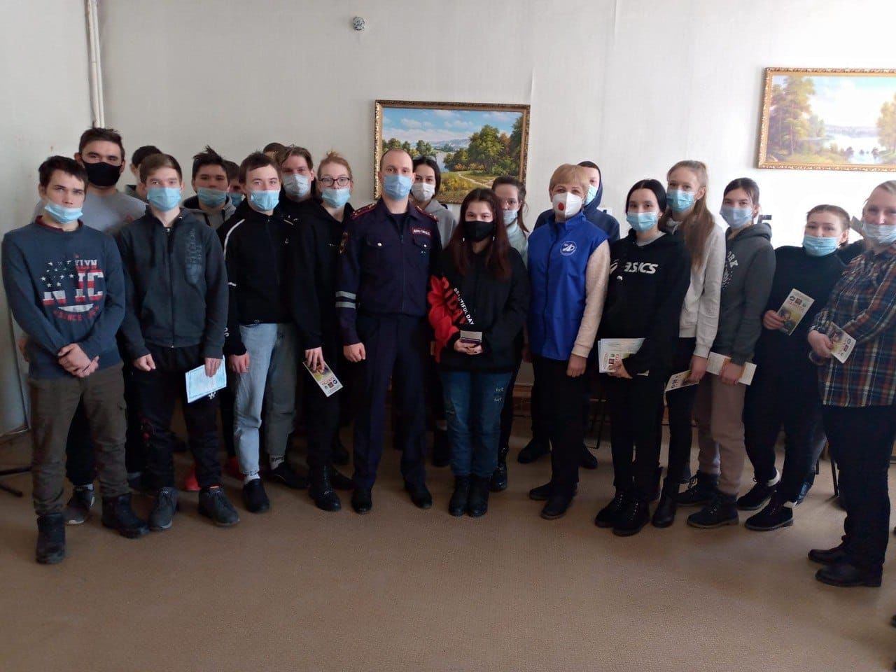 Новоиспеченные водители из Татарстана получили напутственные слова от сотрудников Госавтоинспекции