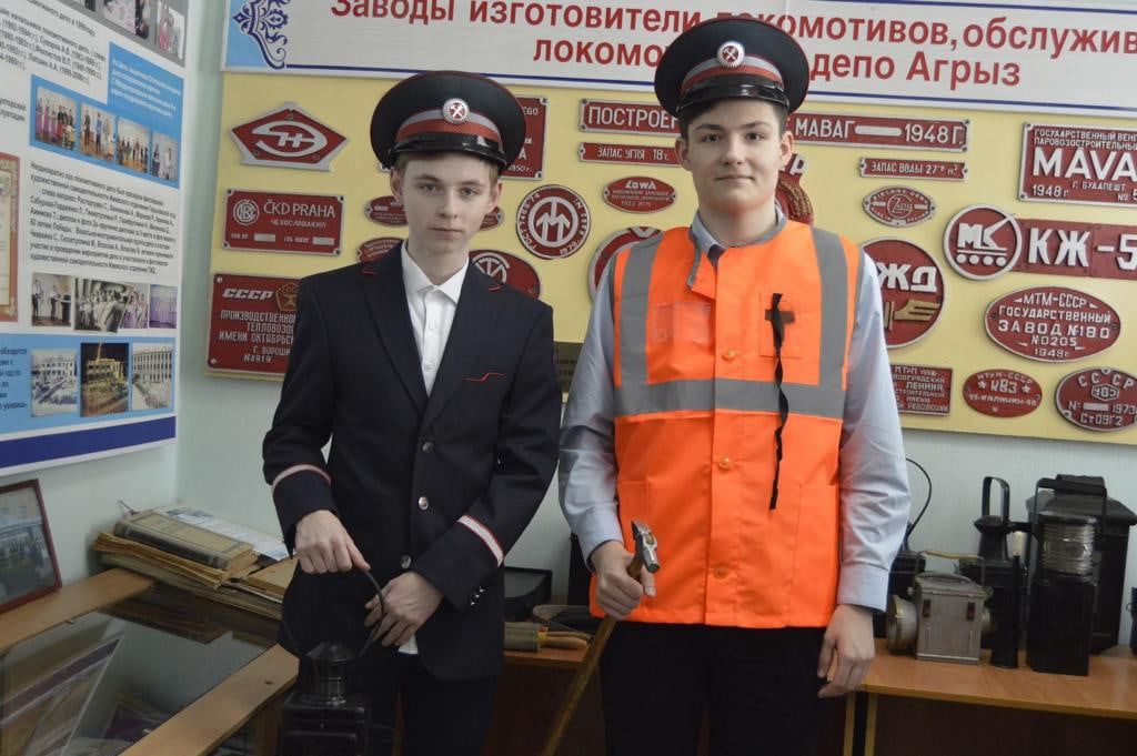 Агрызские и Ижевские студенты отметили "День рождения паровоза"