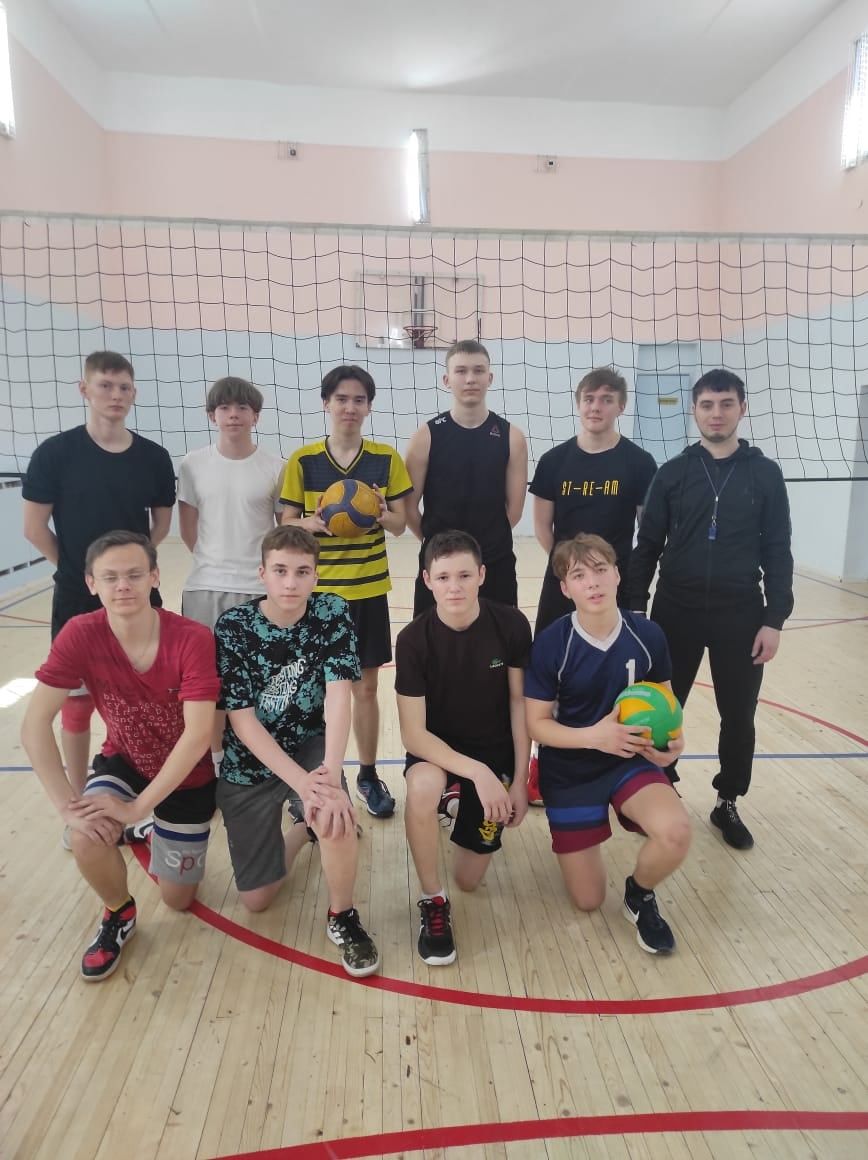 Ижевские и Агрызские студенты сразились в волейболе