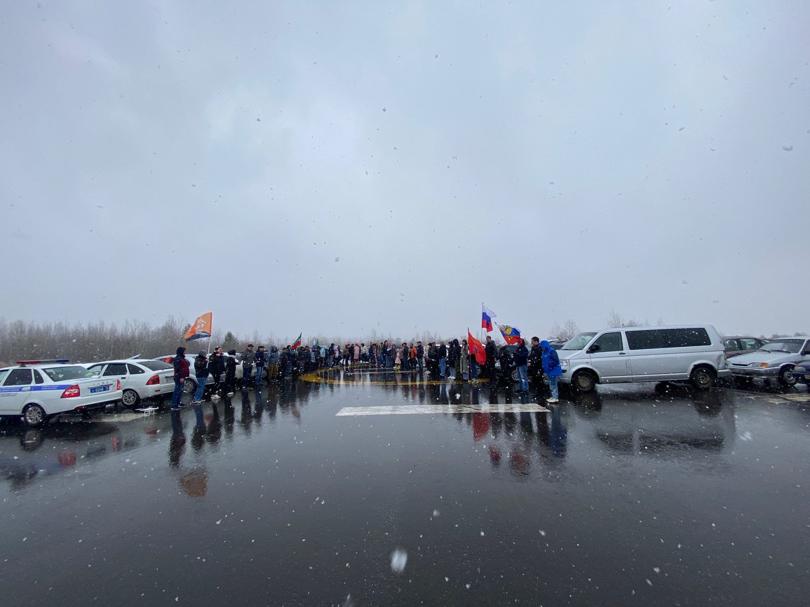 Автомобилисты в Агрызе выстроились в букву Z в поддержку российских солдат