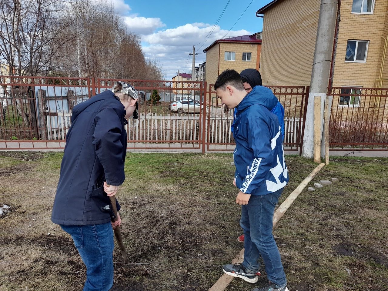 На территории парка "Яшьлек" провели субботник