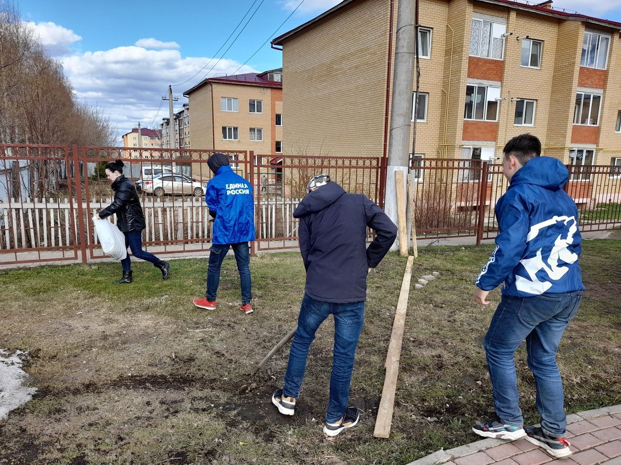 На территории парка "Яшьлек" провели субботник