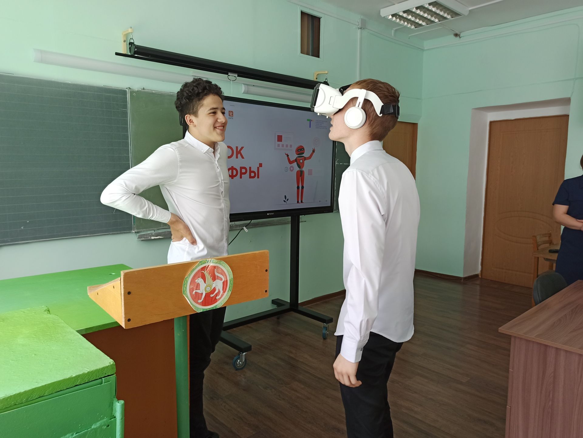 Эльвира Ахметова провела Урок Цифры для учащихся Иж-Бобьинской школы