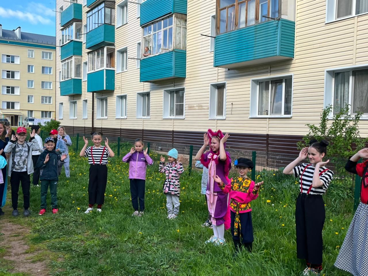ТОС "Радужный" одними из первых поздравили с Днем защиты детей