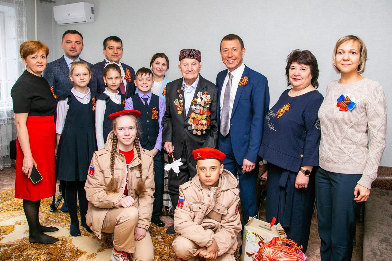 В Нижнекамске с Днем Победы поздравили ветерана из Агрызского района Зинура Давляткирова
