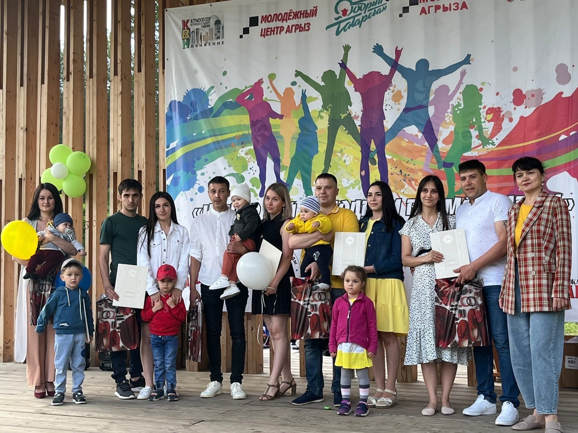 5 семей в Агрызе поздравили с 5-летием семейной жизни в Агрызе