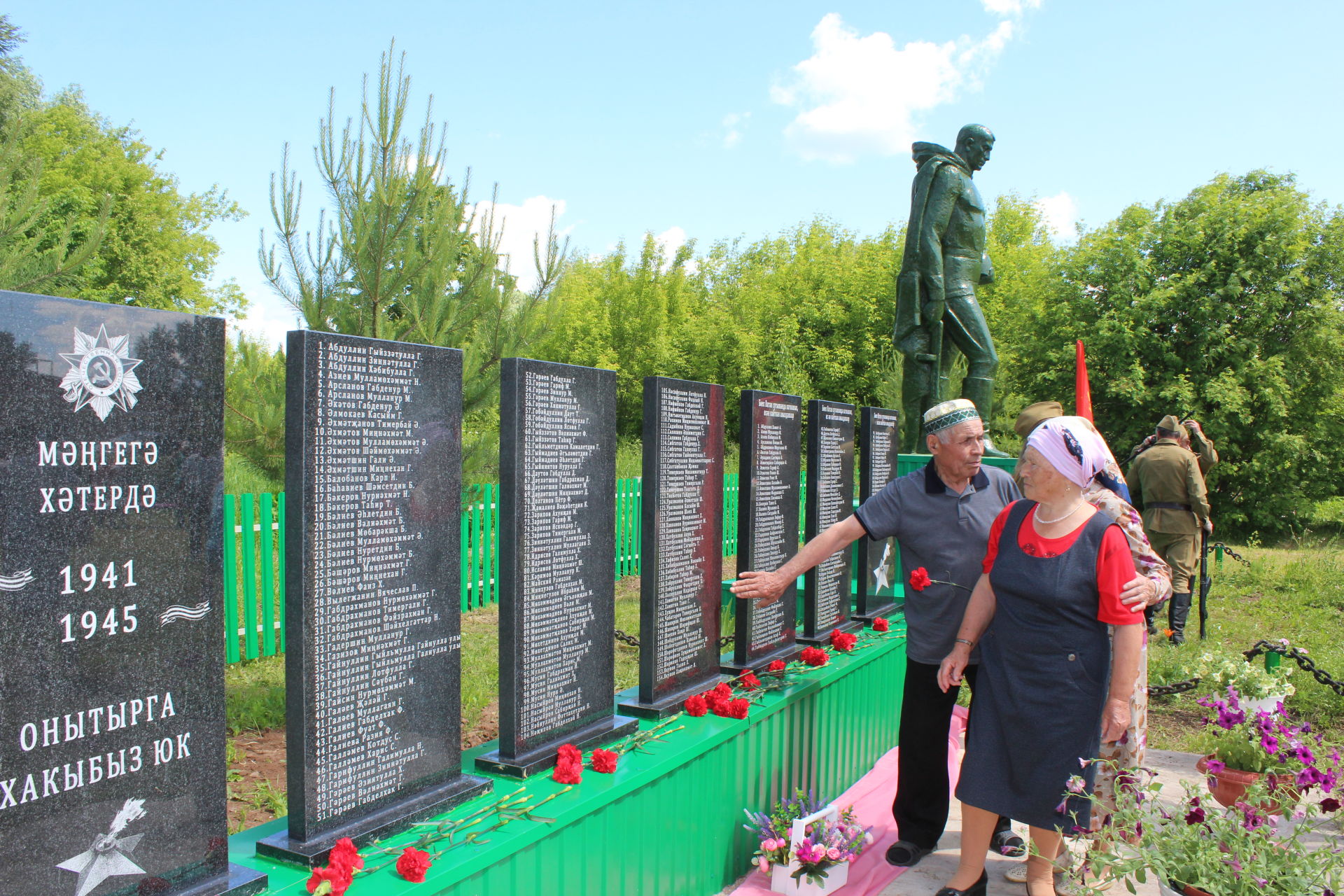 В Агрызском районе открыли новый обелиск героям