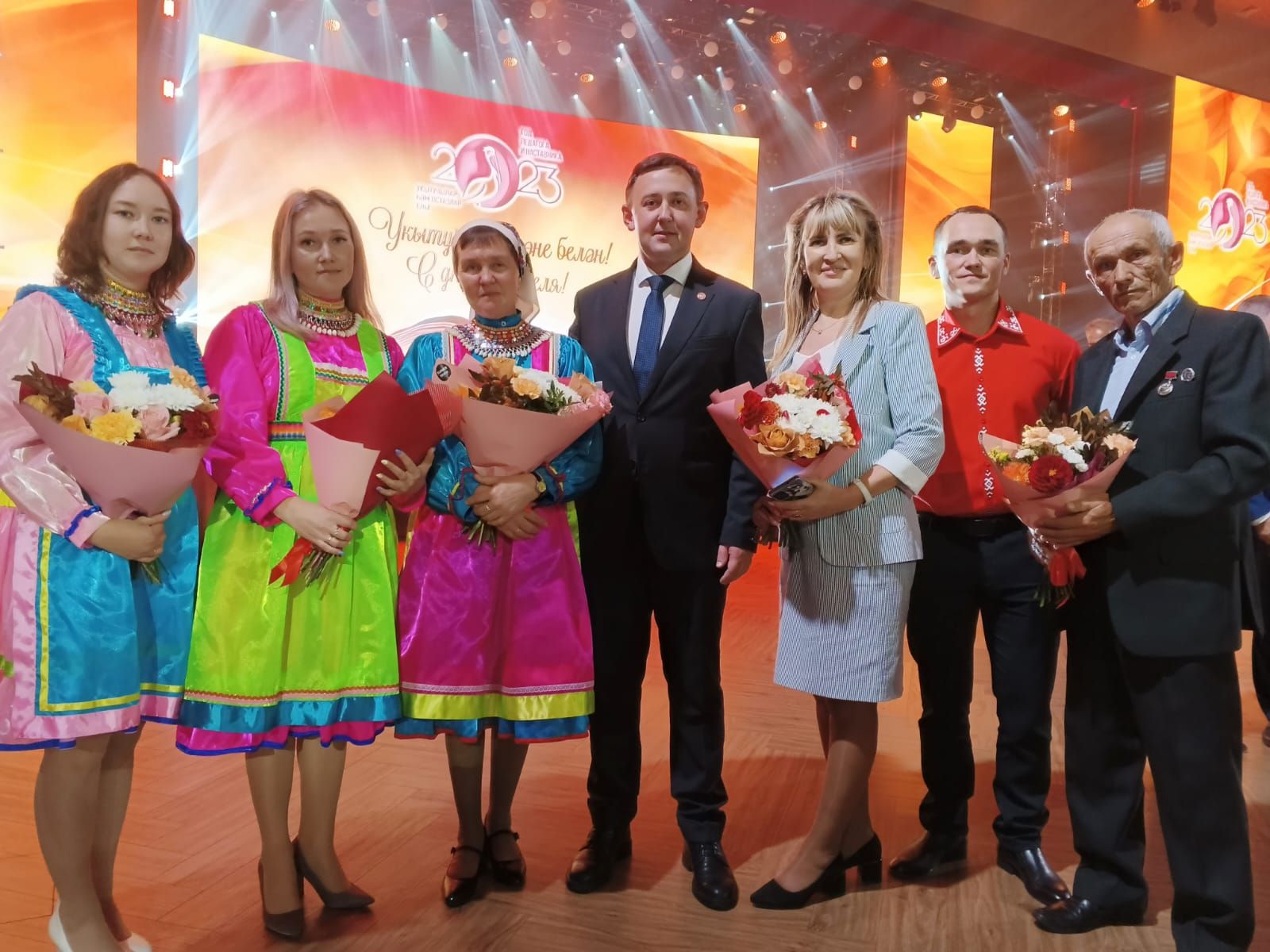 Рустам Минниханов наградил Людмилу Маркитонову медалью «За доблестный труд»