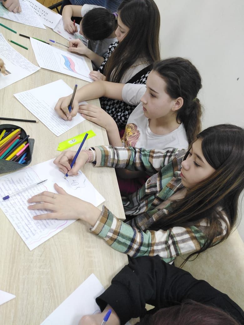 Школьники Агрызского района написали письма военнослужащим СВО