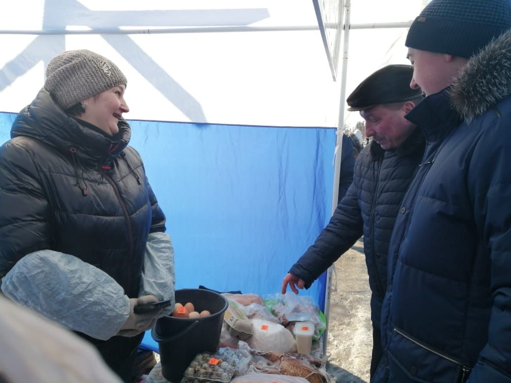 Ленар Нургаянов посетил первую весеннюю сельхозярмарку в Агрызе (ФОТО)