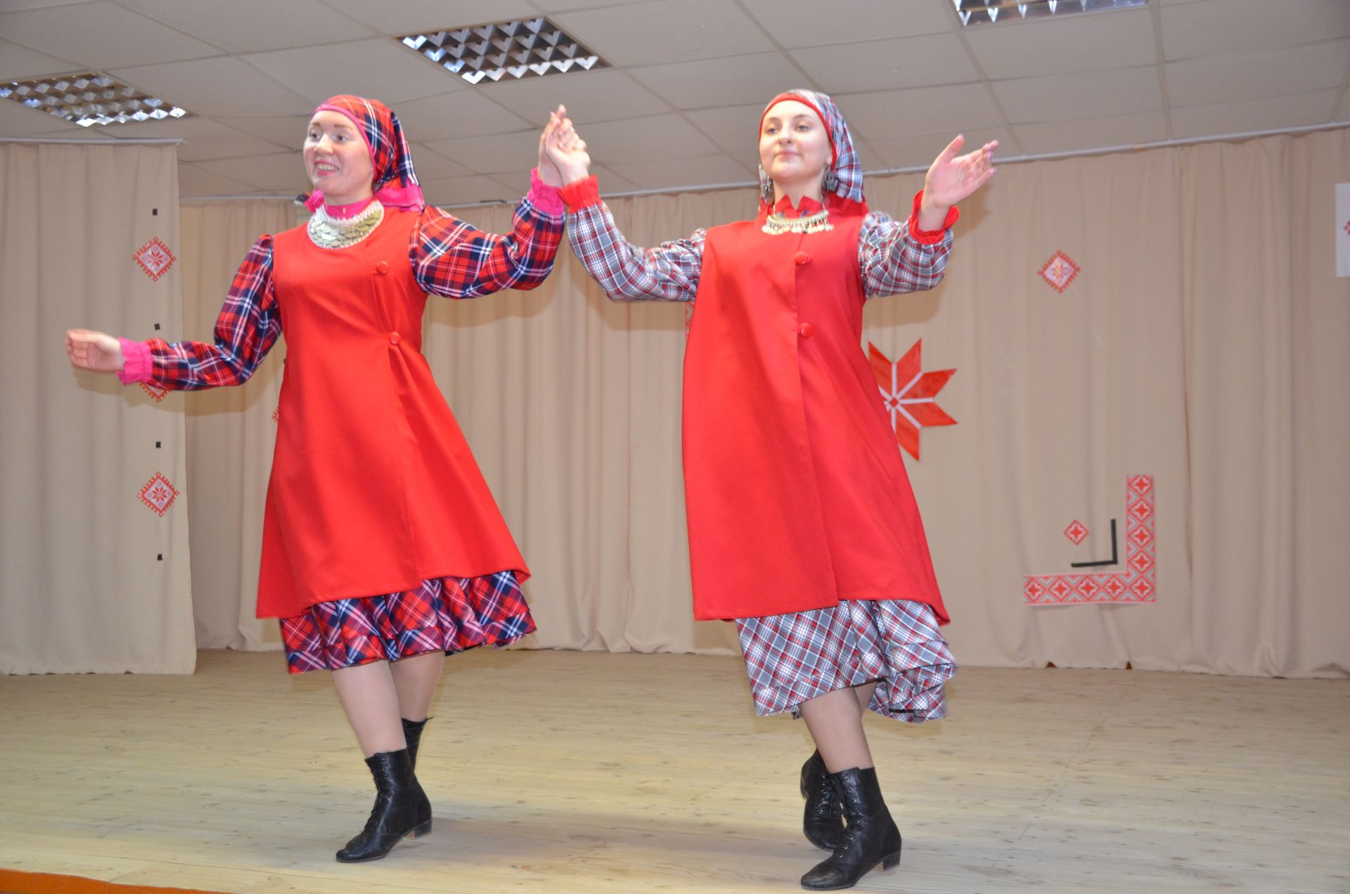 В Сарсак-Омгинском лицее прошел Vl Межрегиональный этнокультурный форум
