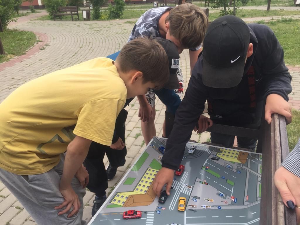 В парке «Яшьлек» прошла игра «У дорожных правил каникул нет»