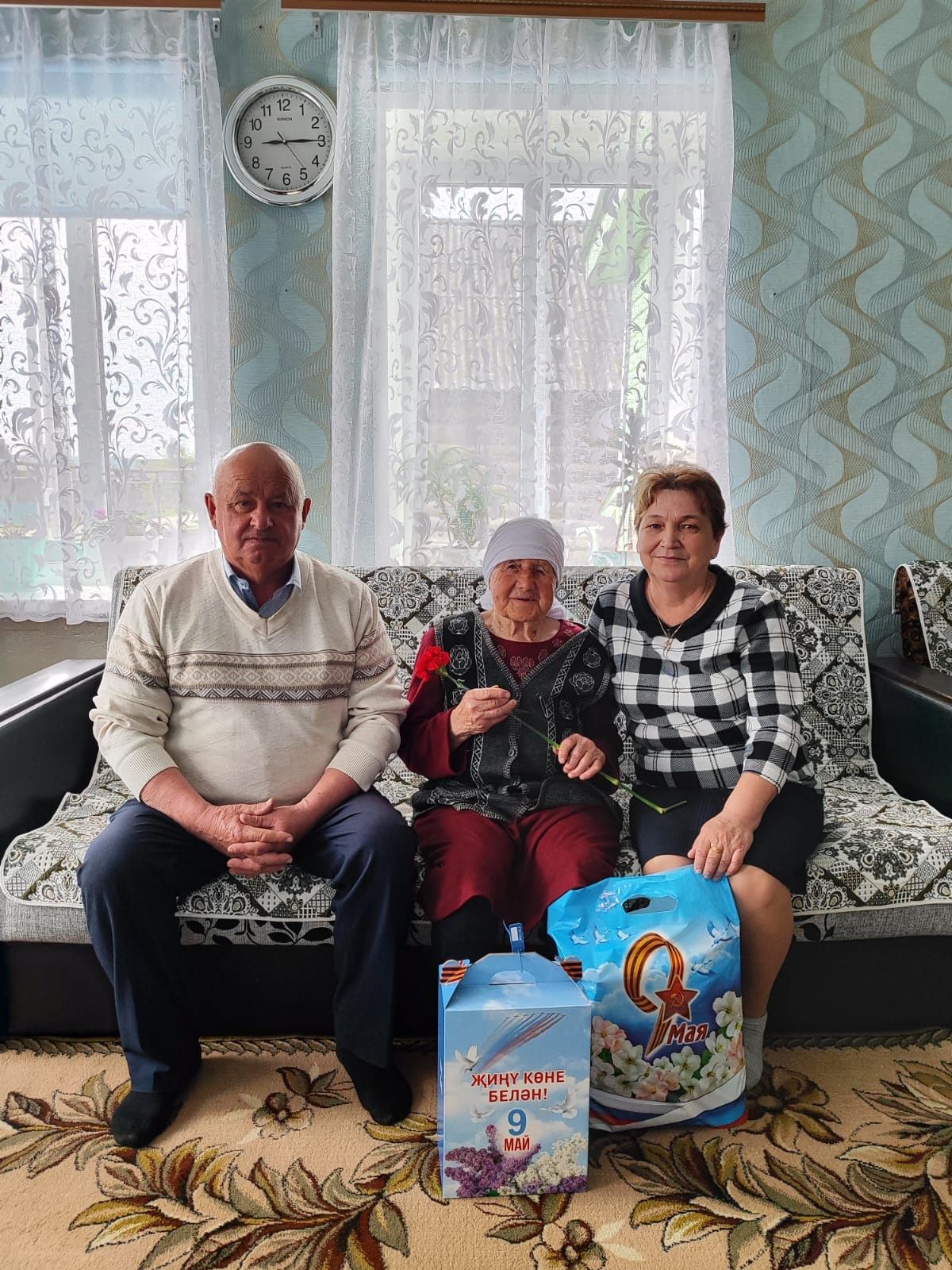 В Агрызском районе вручают подарки ветеранам в рамках празднования Дня Победы