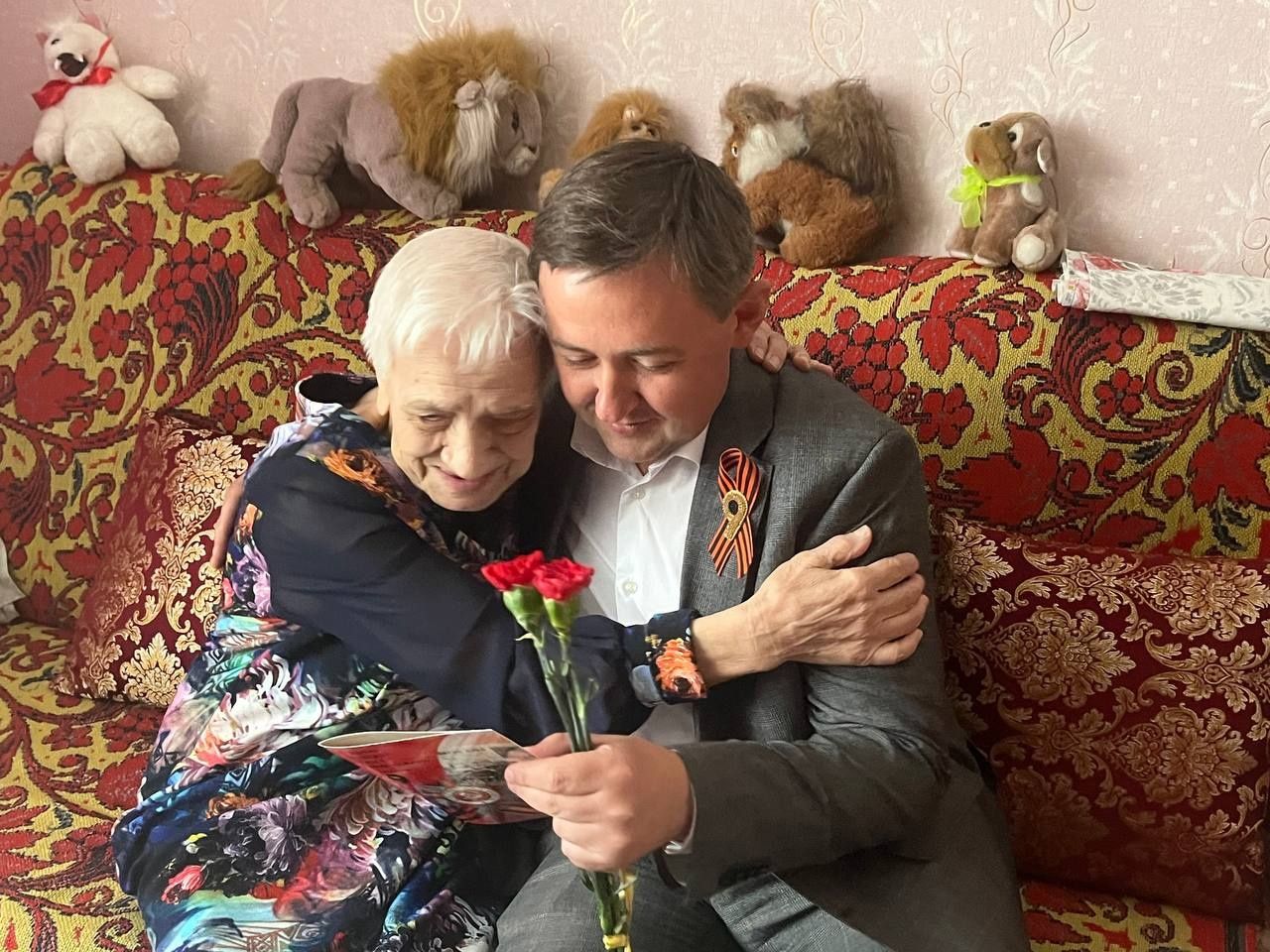 Глава Агрызского района Ленар Нургаянов посетил единственного ветерана ВОВ в Агрызе