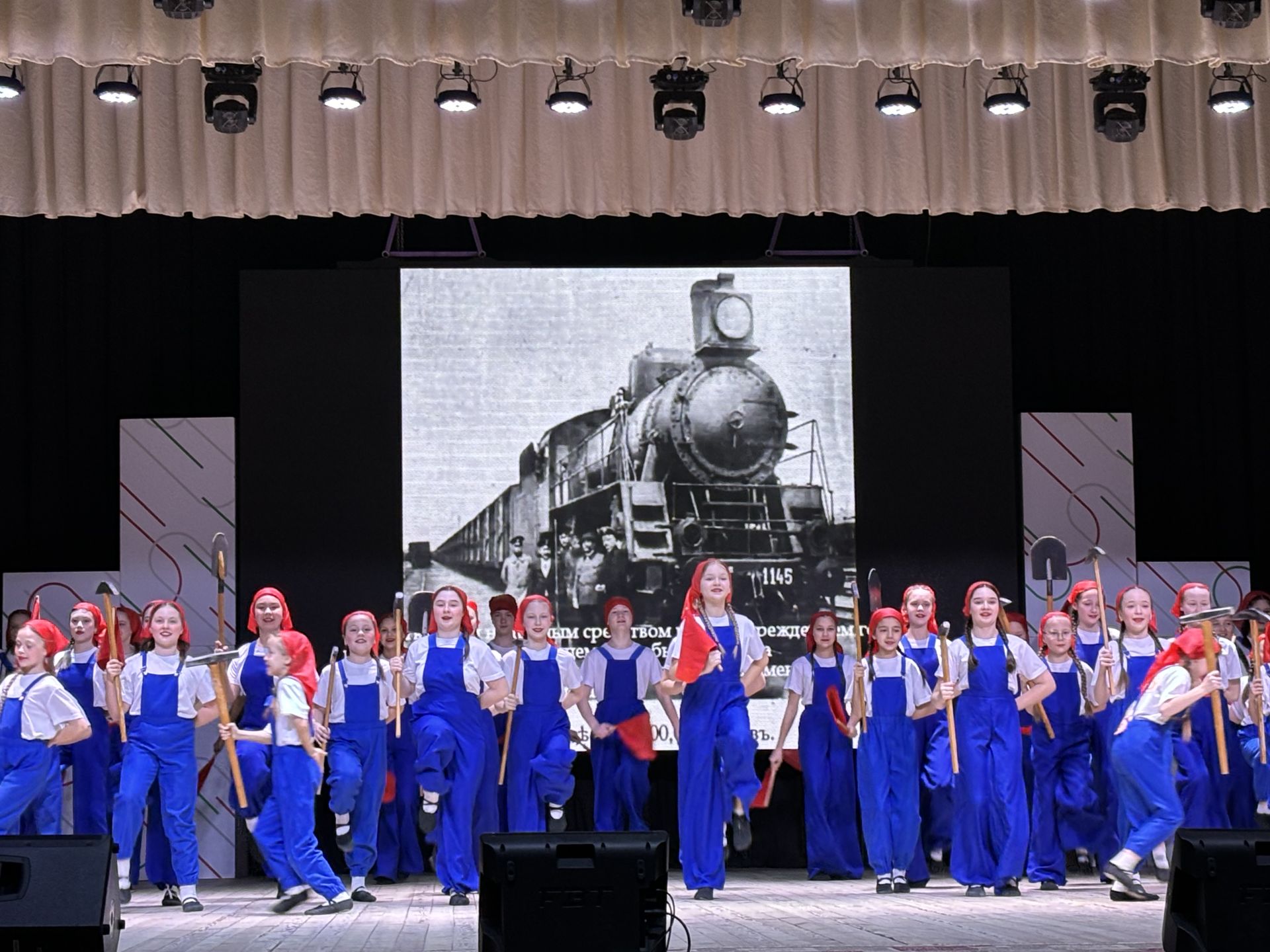 В Агрызском дворце культуры состоялся праздник, посвященный Дню машиниста