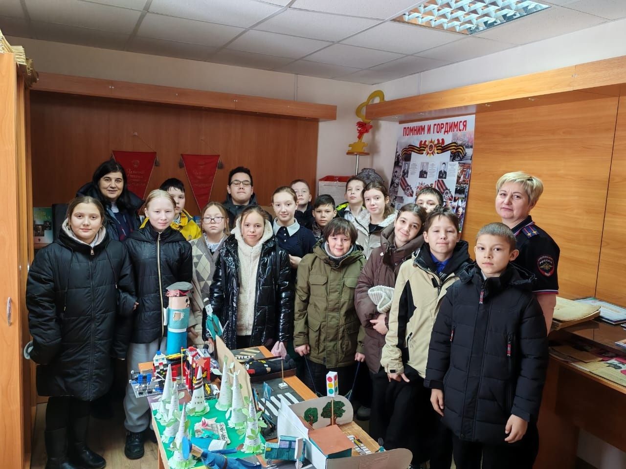 Ученики Иж-Бобьинской школы познакомились с работой полиции и Росгвардии