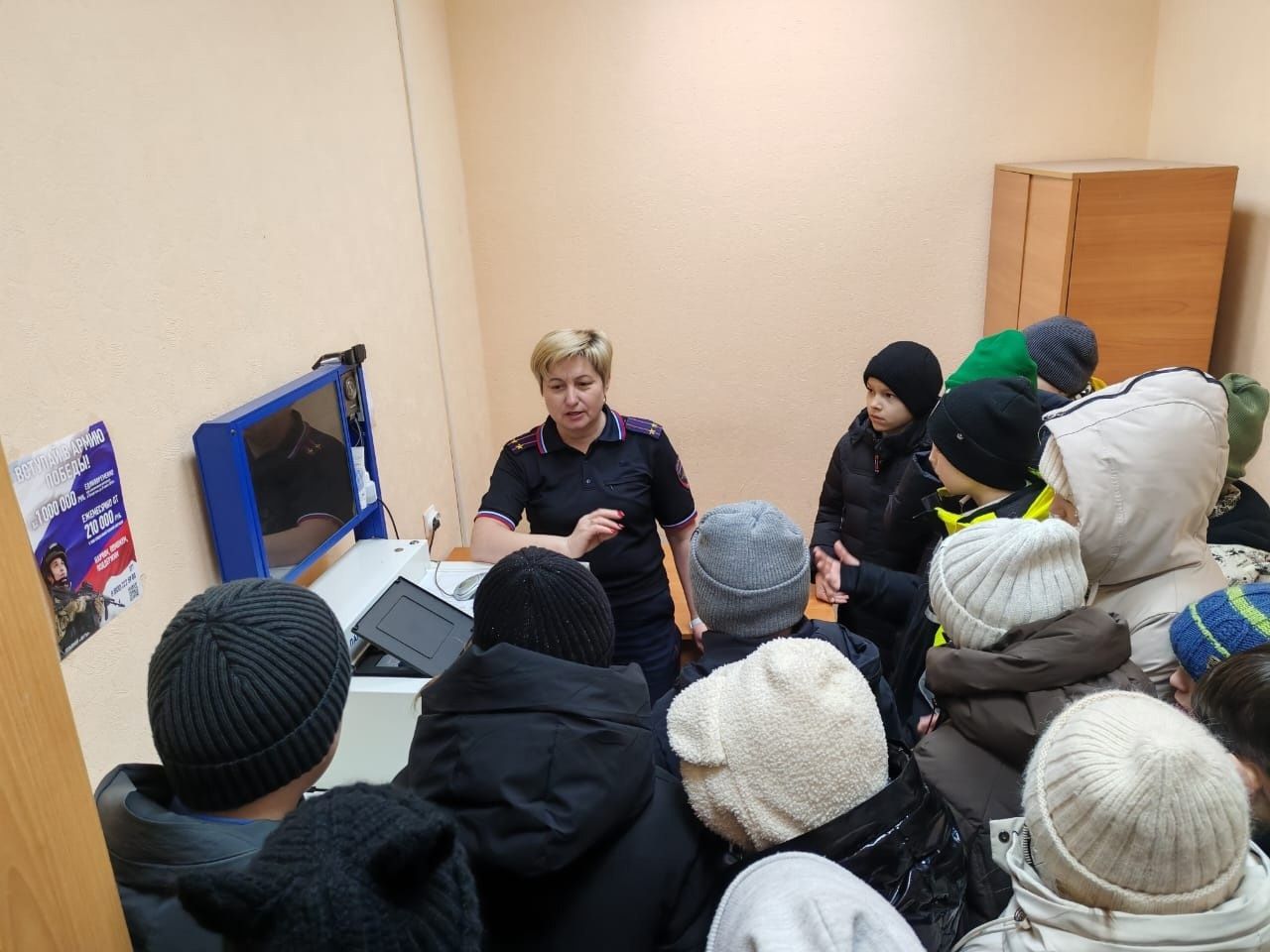 Ученики Иж-Бобьинской школы познакомились с работой полиции и Росгвардии