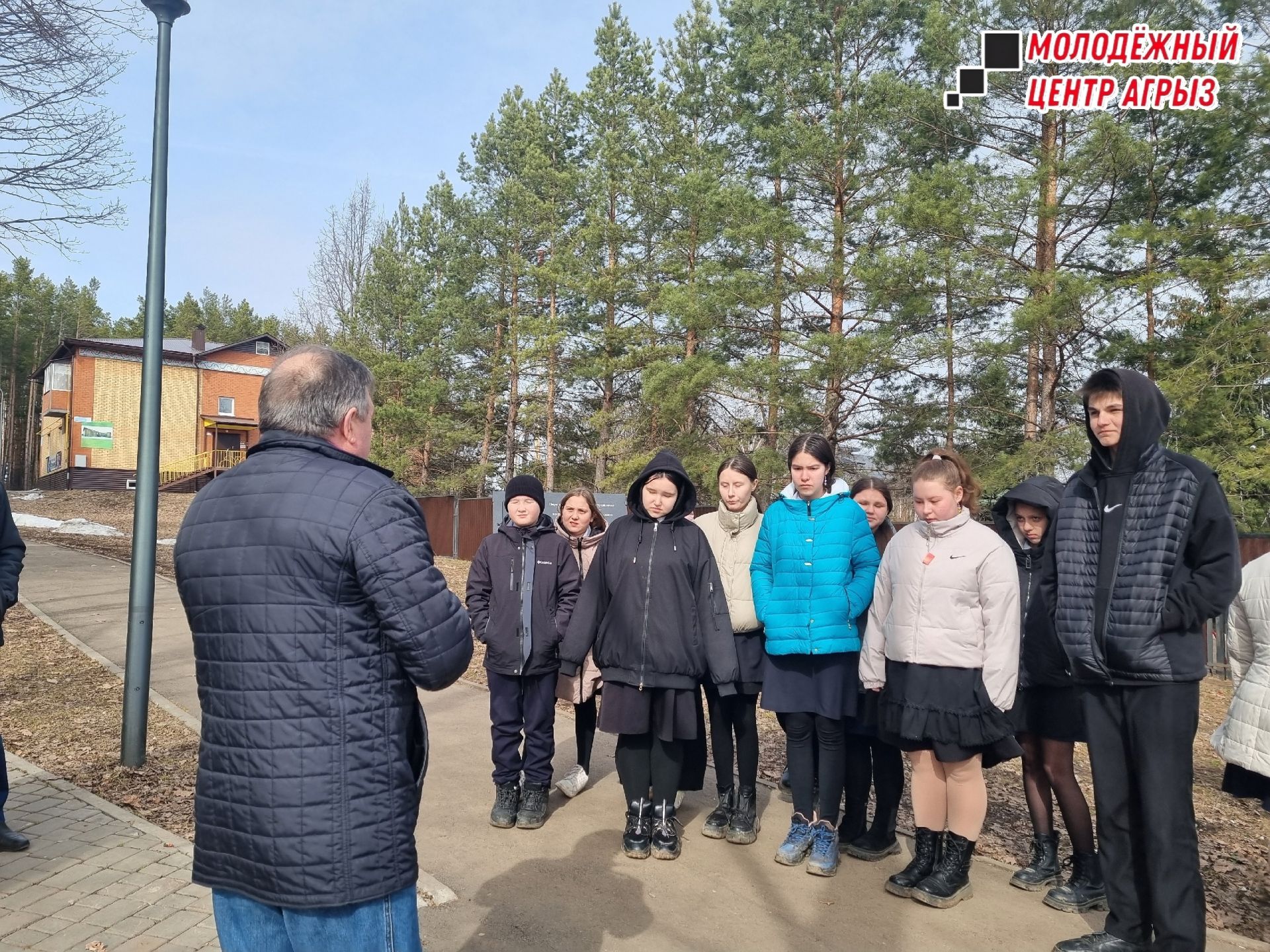 Учащиеся Иж-Бобьинской школы «открыли космос» в парке «Орешник»