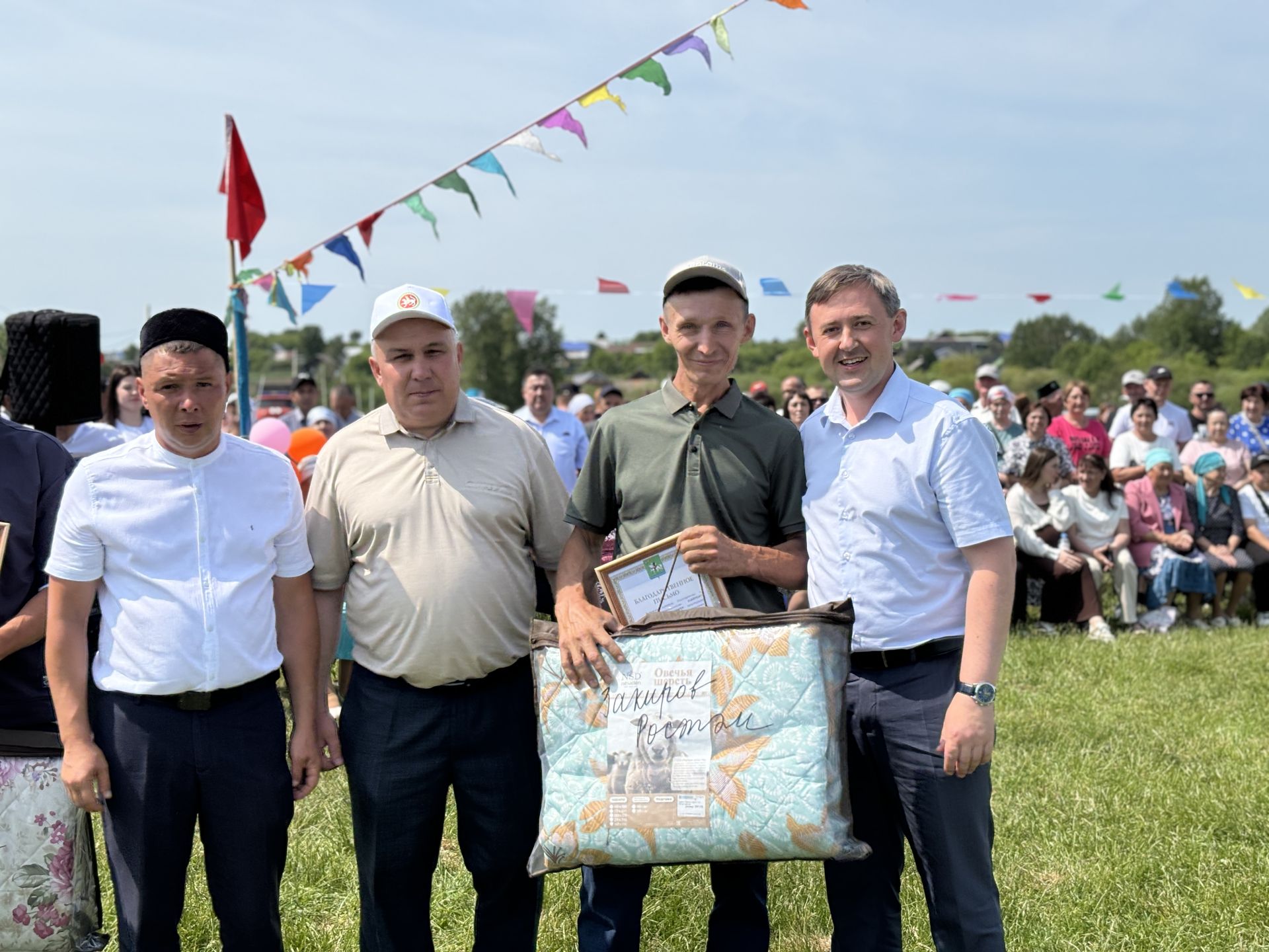 Исәнбай Сабан туенда кыр батырларын район башлыгы Ленар Нургаянов бүләкләде