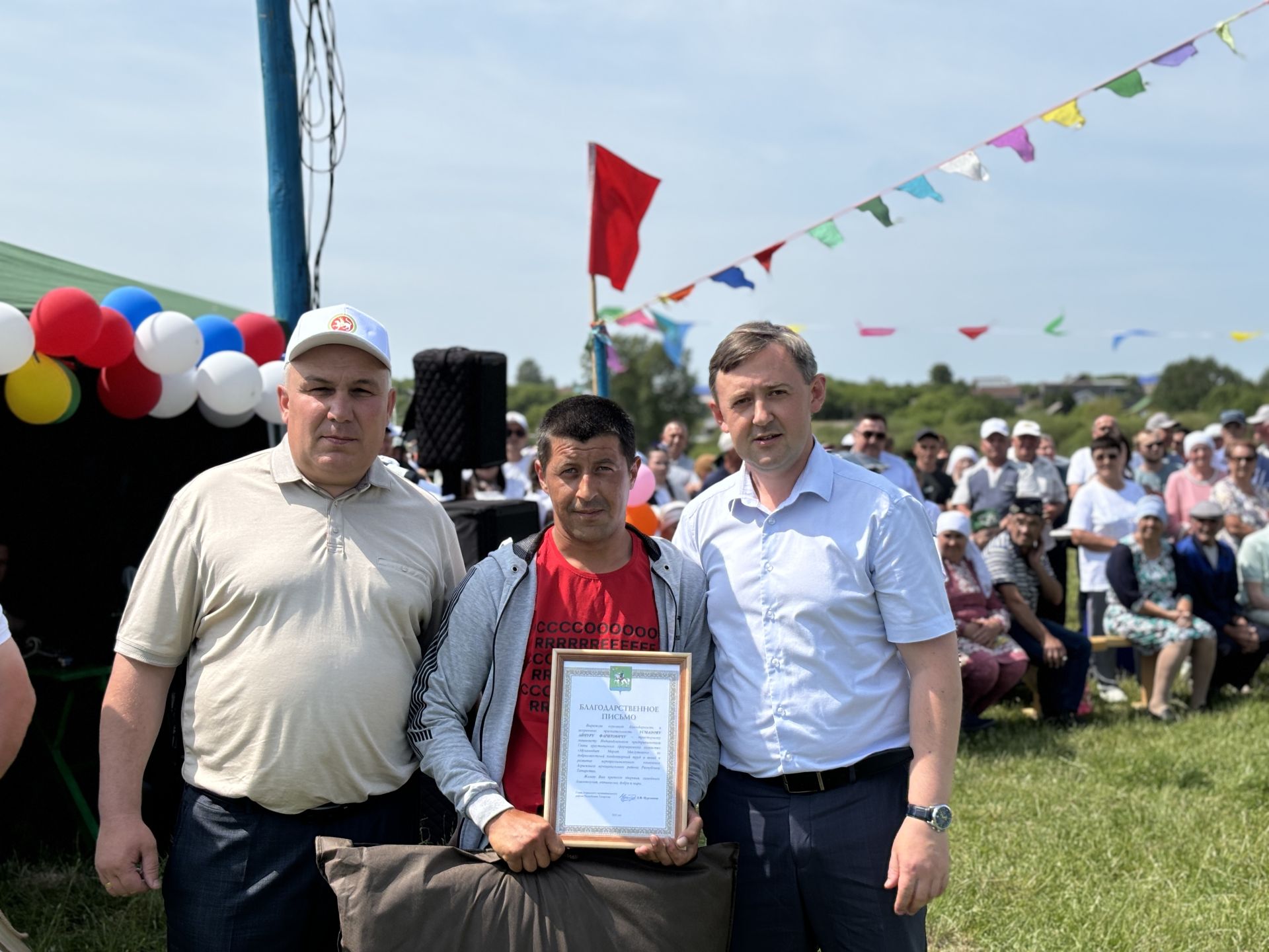 Исәнбай Сабан туенда кыр батырларын район башлыгы Ленар Нургаянов бүләкләде