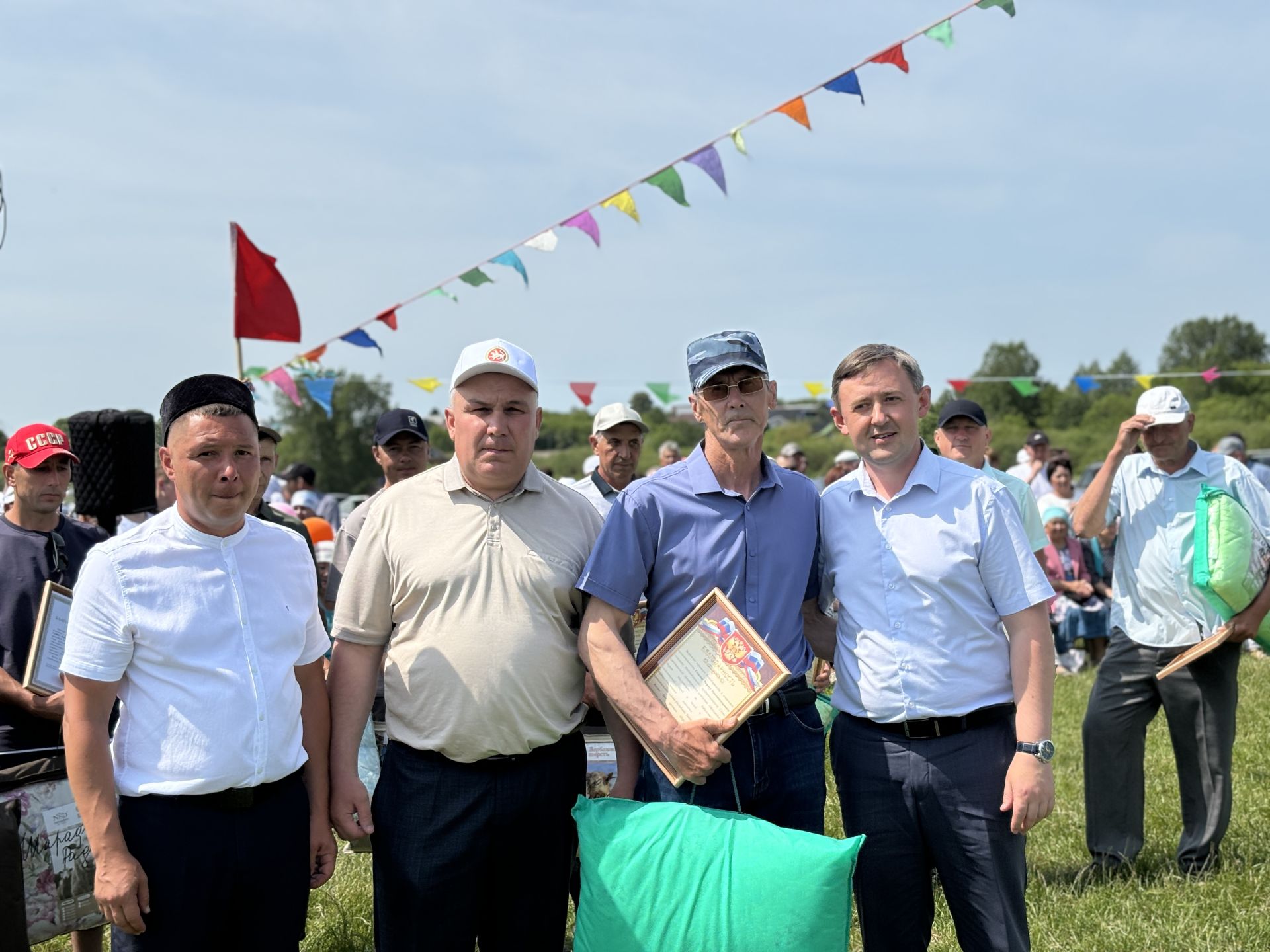 Исәнбай Сабан туенда кыр батырларын район башлыгы Ленар Нургаянов бүләкләде