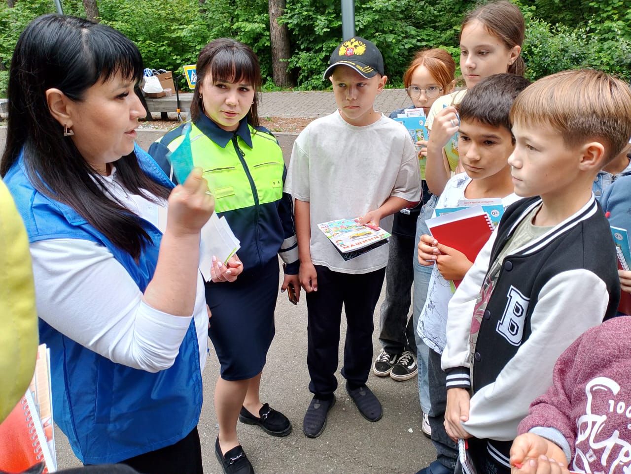 В День молодежи детям в Агрызе напомнили правила дорожного движения