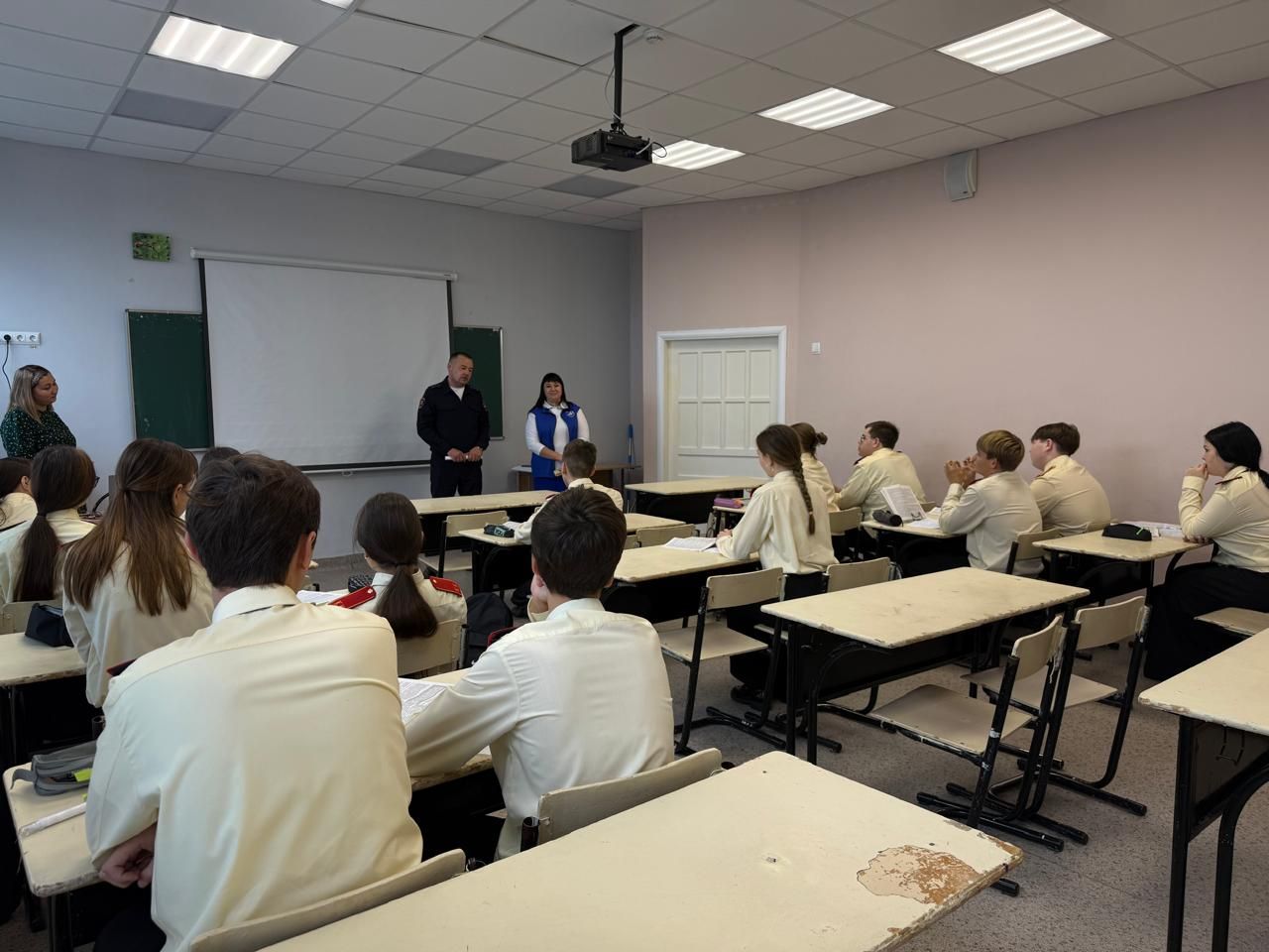 В Агрызской школе №2 прошла важная беседа о безопасности на дорогах