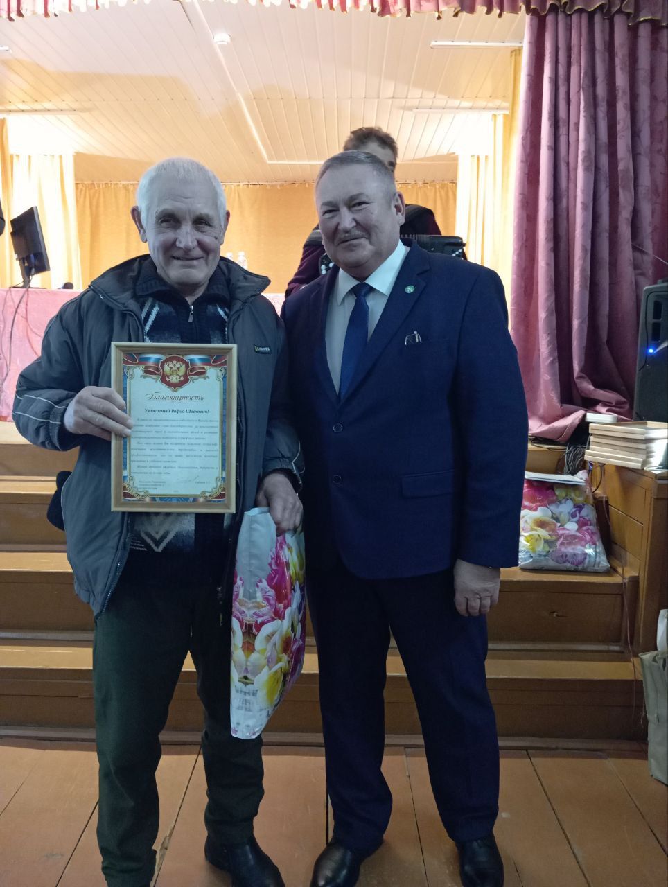 Девятерня авыл җирлегендә узган җыен бүләкләүләргә бай булды