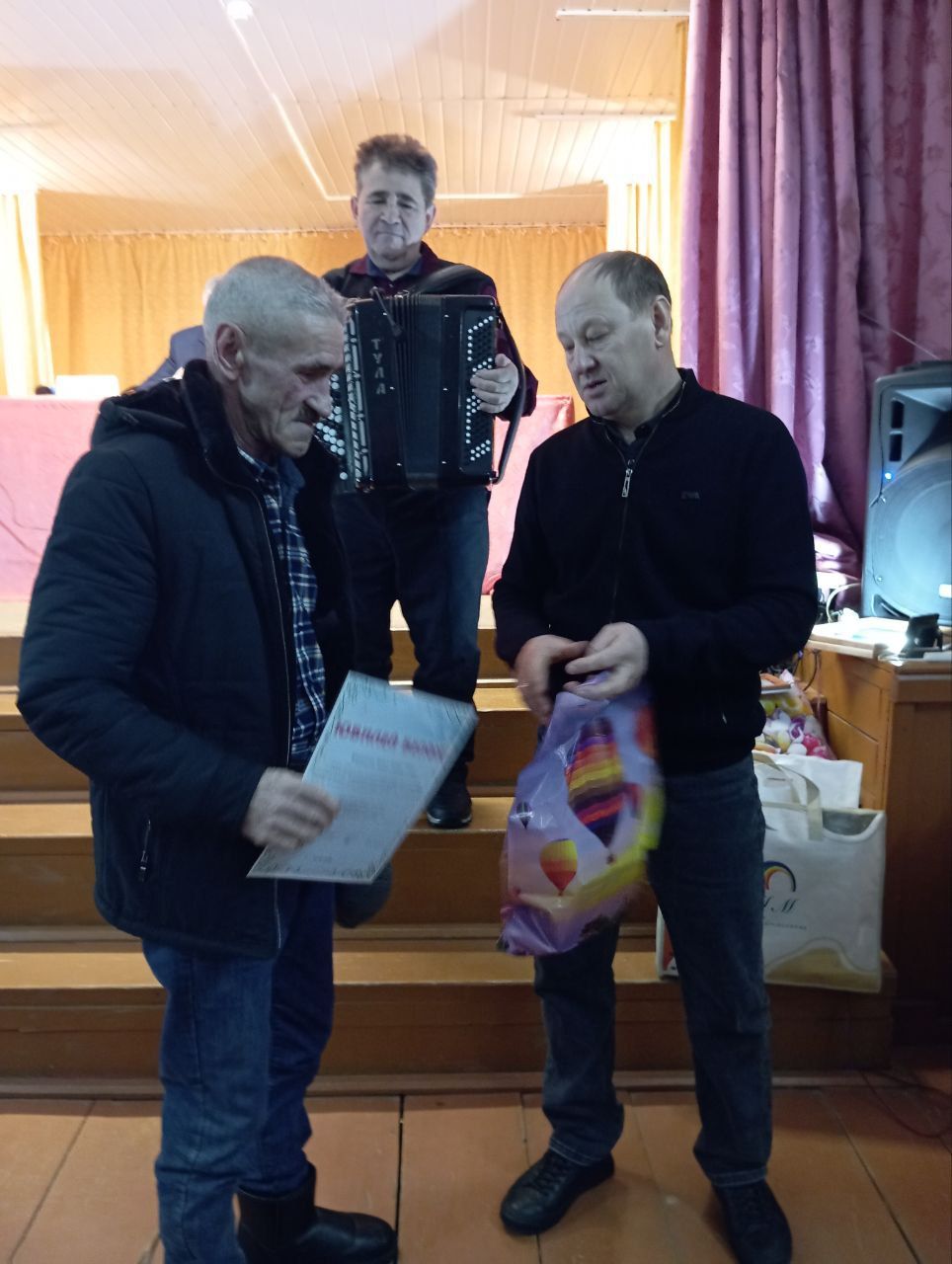 Девятерня авыл җирлегендә узган җыен бүләкләүләргә бай булды
