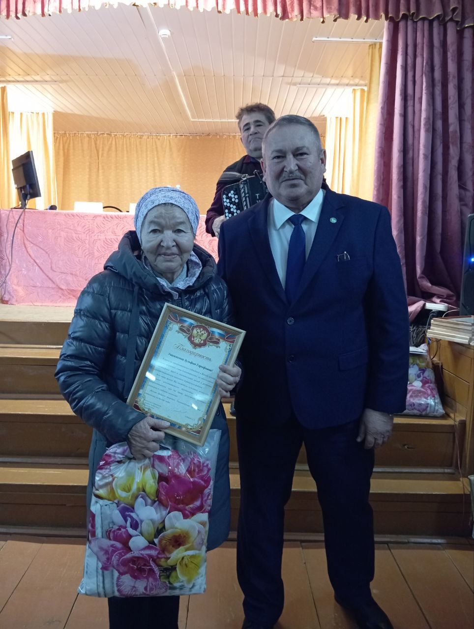Девятерня авыл җирлегендә узган җыен бүләкләүләргә бай булды