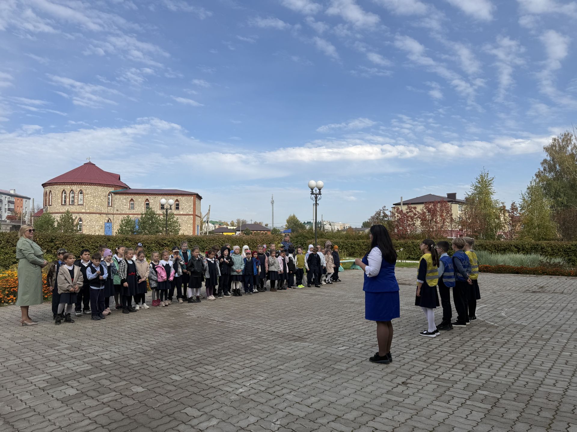 В школе № 3 Агрыза первоклассников посвятили в юные пешеходы