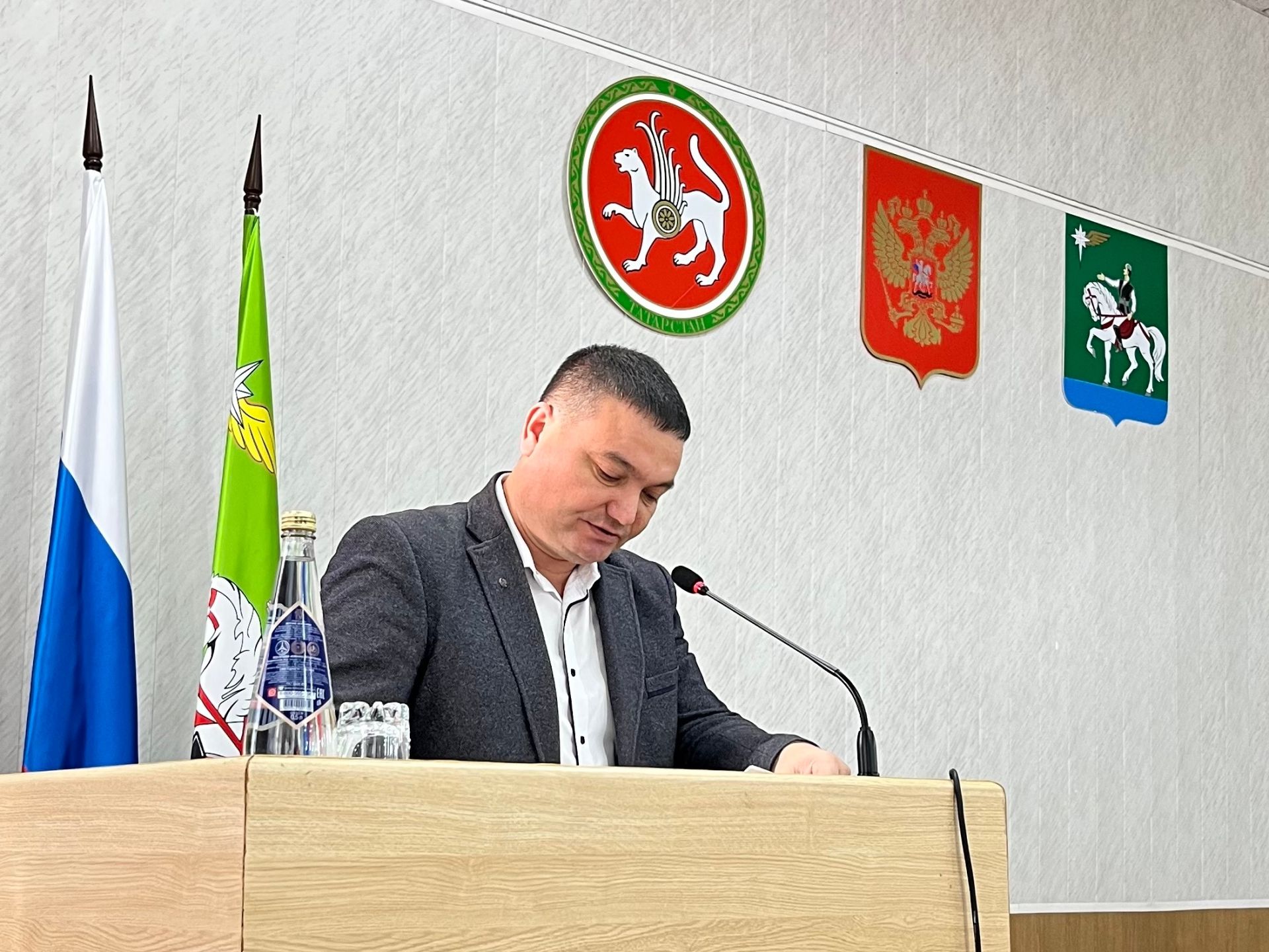 В Агрызе обсудили благоустройство, ремонт дорог и подготовку к зиме