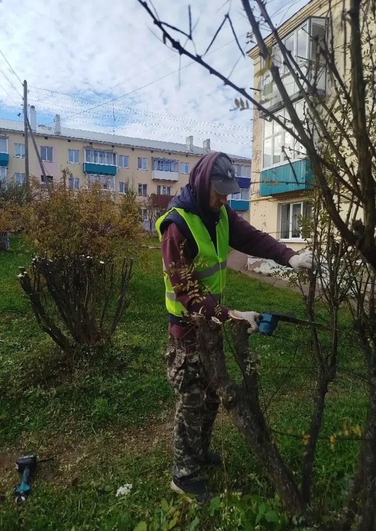 В Агрызе обсудили благоустройство, ремонт дорог и подготовку к зиме