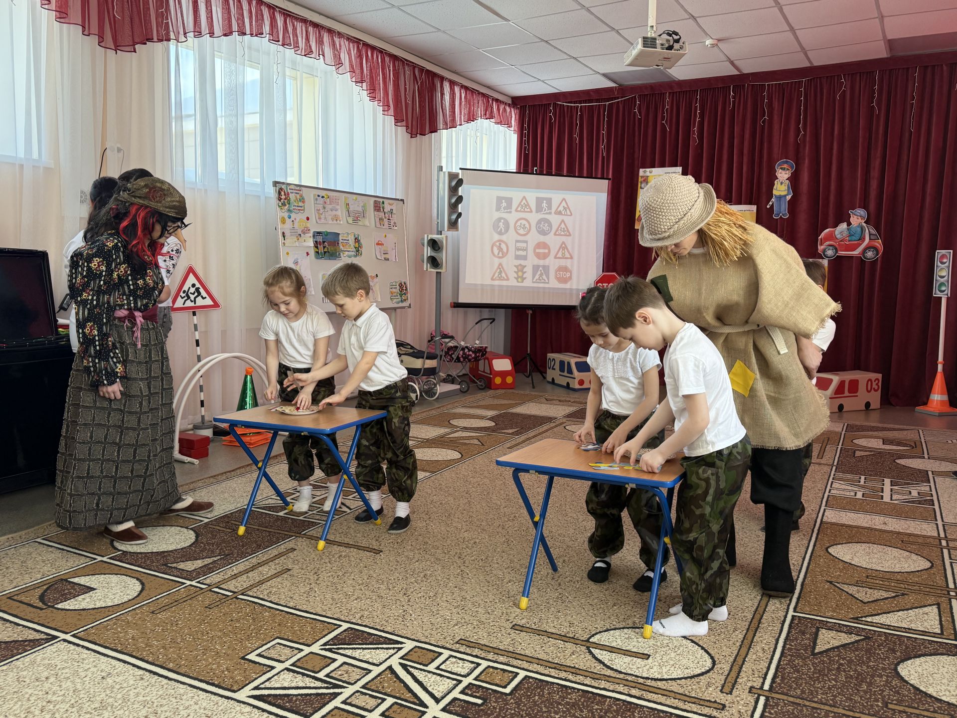 В Агрызе дошкольники в игровой форме изучили правила дорожного движения