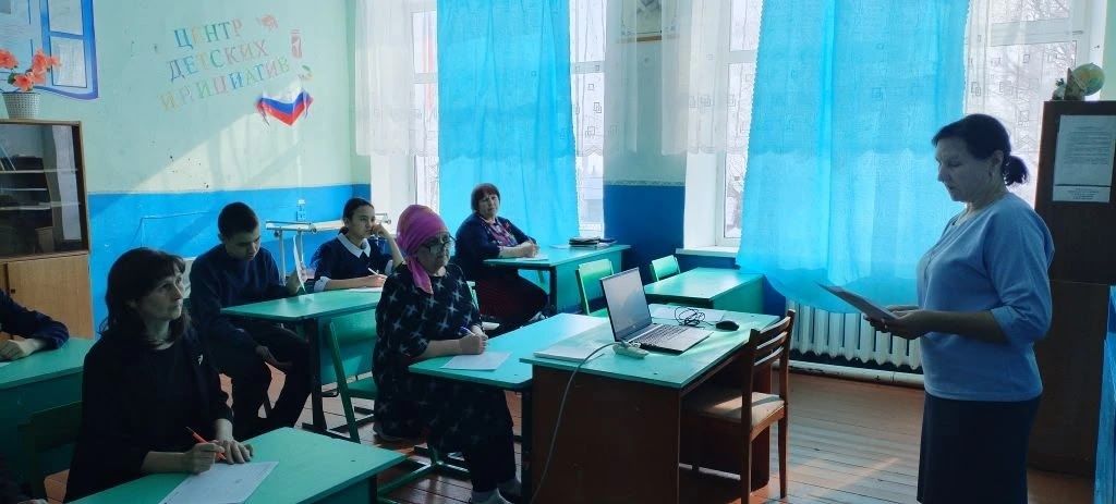 В Девятернинской школе имени Лябиба Айтуганова прошёл диктант в рамках акции «Россия — семья семей»