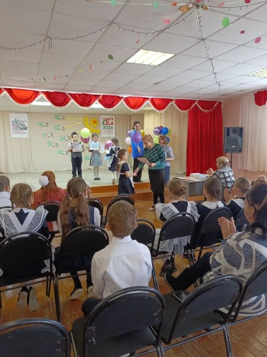 В Сарсак-Омгинской сельской библиотеке прошел конкурс чтецов «Подружитесь со стихами»
