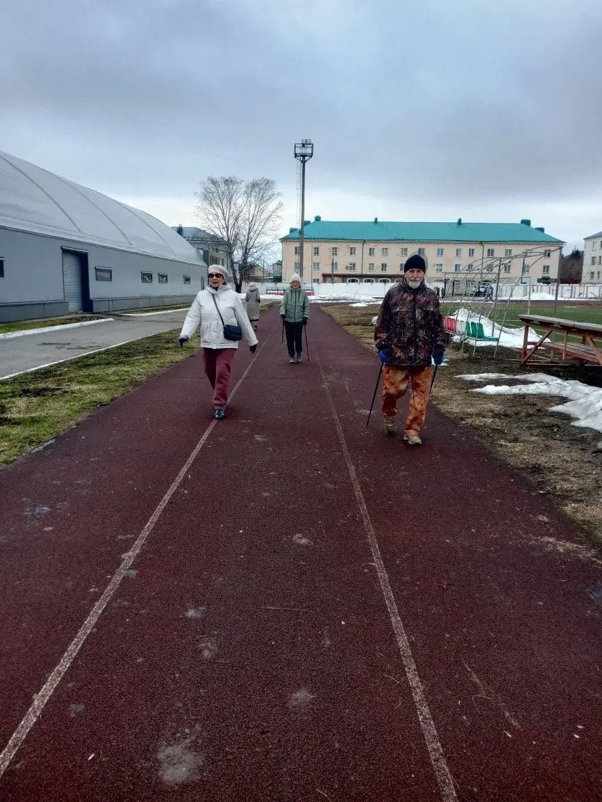 На стадионе Агрыза прошла оздоровительная акция «10 000 шагов к жизни вместе»