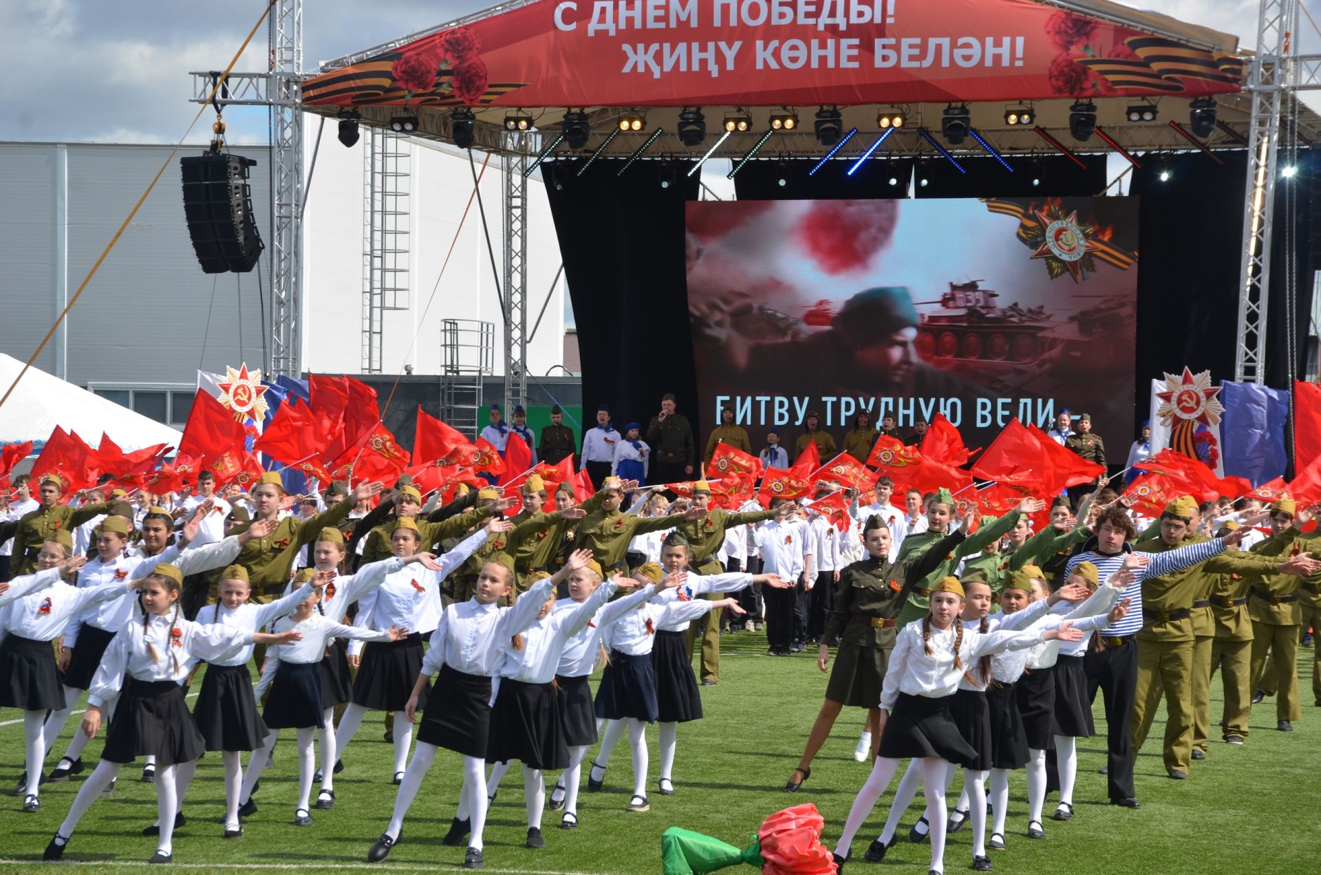 «Дороги Победы»: в Агрызе прошло масштабное театрализованное представление